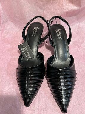 American Exchange Black Pointed Slingback Heels with Ribbed Detail